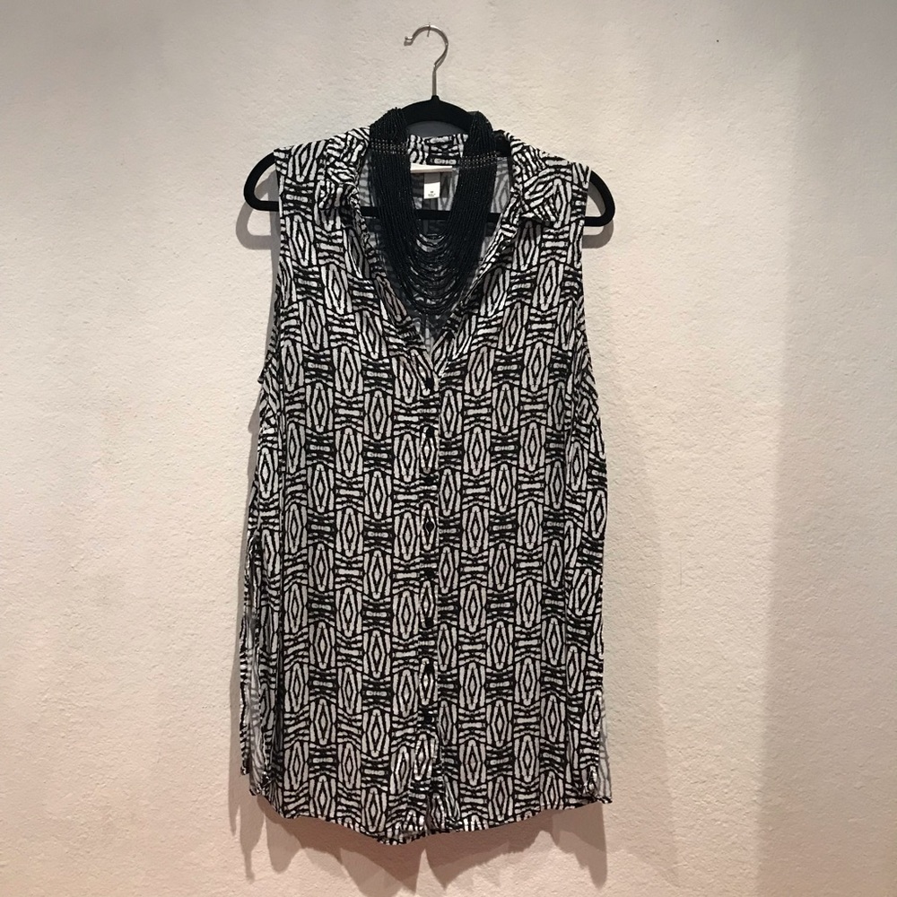 💰 SOLD 💰 B&W Sleeveless Tunic